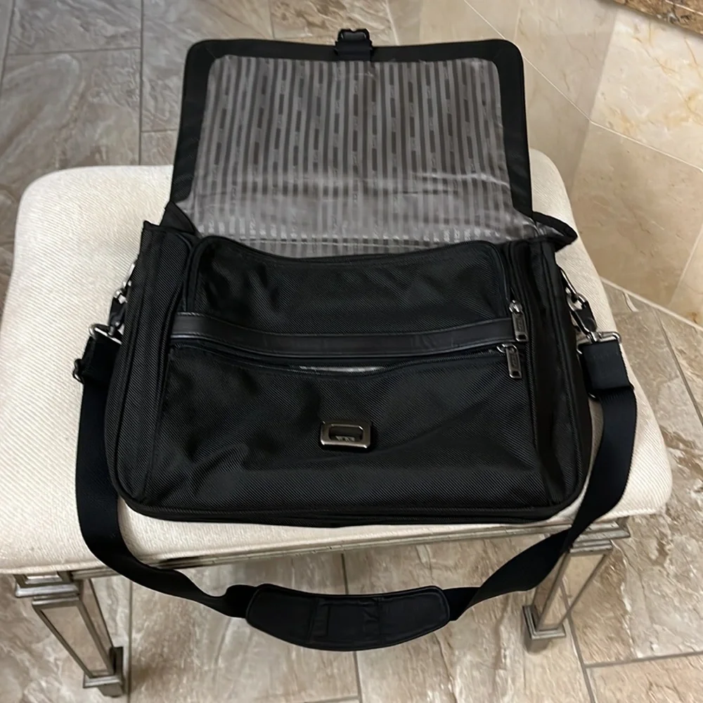 Tumi Messenger Bag Ítem: 26192D4